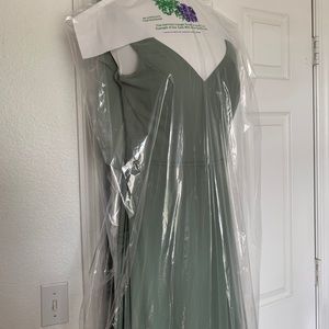 Dear Cleo Kylie dress, Ivy color, size 4